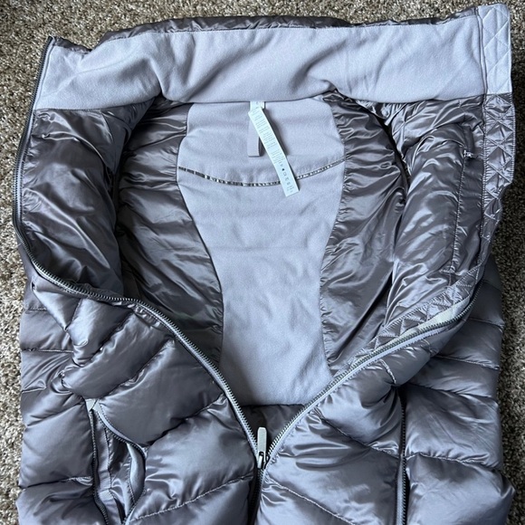 Lululemon Brave the Cold Vest Dark Chrome - Picture 3 of 4